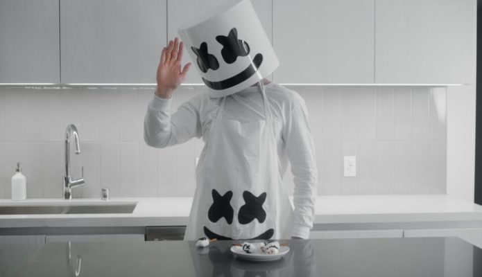 Marshmello te enseña como cocinar algo Méxicano