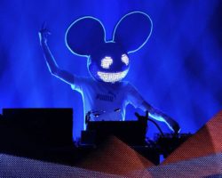 ¿Qué hay dentro del casco de Deadmau5?