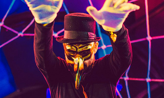 Claptone nos pone “Bajo la luna” con su nuevo track