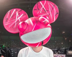 DEADMAU5 SUBE A SHROUD EN SU AUTO PARA UN NUEVO COFFEE RUN.