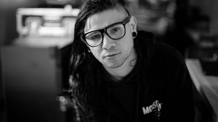 SKRILLEX PASA MUCHO TIEMPO EN EL ESTUDIO CON WUKI