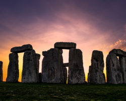 PAUL OAKENFOLD TOCARÁ EN STONEHENGE