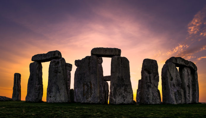 PAUL OAKENFOLD TOCARÁ EN STONEHENGE