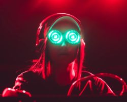 REZZ mostró un pequeño fragmento de una sorpendente colaboración…  REZZMAU5