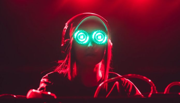 REZZ mostró un pequeño fragmento de una sorpendente colaboración…  REZZMAU5