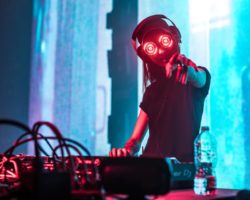 REZZ REVELA QUE TRABAJA EN UN REMIX DE PORTER ROBINSON