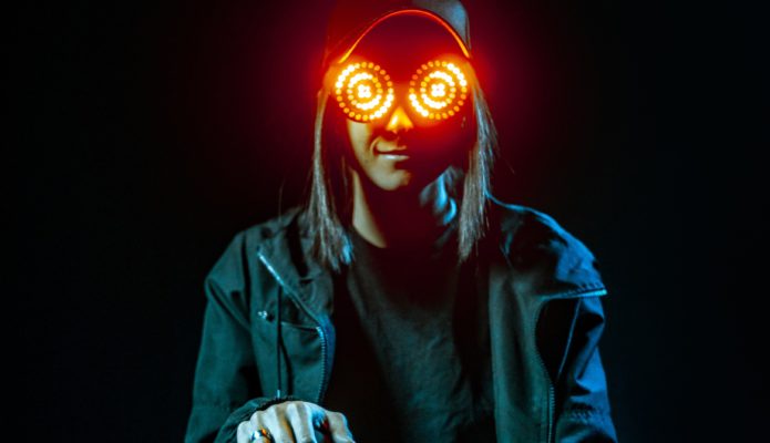 REZZ EN COLABORACIÓN CON AARON GILLESPIE