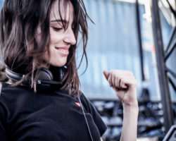 AMELIE LENS PUBLICA SU EP LITTLE ROBOT