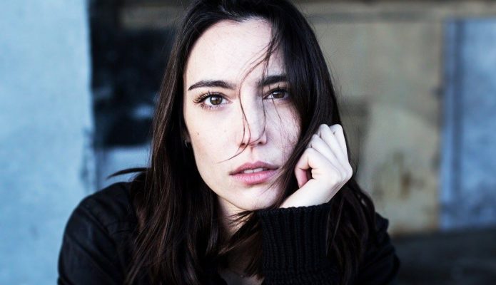 AMELIE LENS DA A CONOCER LA FECHA DE LANZAMIENTO SU NUEVO EP