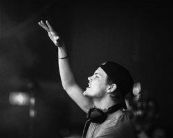 LA BIOGRAFÍA OFICIAL DE AVICII SERÁ PUBLICADA HASTA FINALES DEL 2021