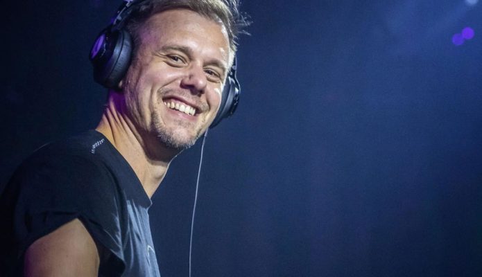 ARMIN VAN BUUREN LANZA A STATE OF TRANCE YEAR MIX 2020