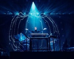 JEAN-MICHEL JARRE REALIZA UN INCREÍBLE SHOW VIRTUAL EN NOTRE-DAME