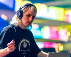 PORTER ROBINSON LANZA “LOOK AT THE SKY”