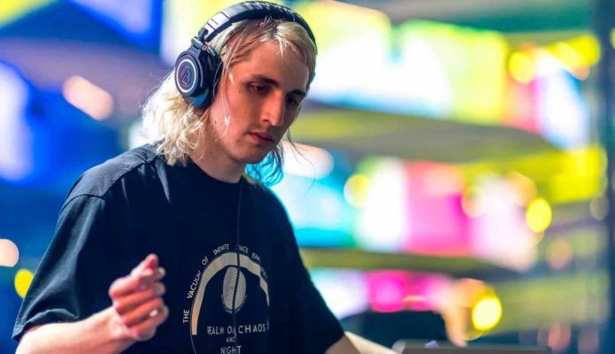 PORTER ROBINSON LANZA “LOOK AT THE SKY”