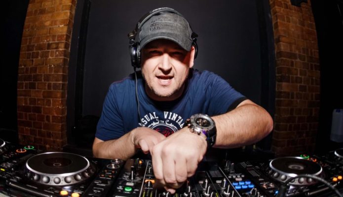 JORN VAN DEYNHOVEN LANZA SU ÚLTIMO SENCILLO “VIVE LA VIDA”