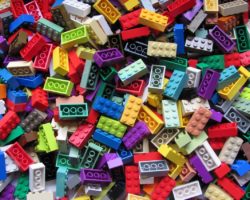 LEGO LANZA UNA PLAYLIST DE TRES HORAS Y MEDIA CON SONIDOS DE SUS BLOQUES