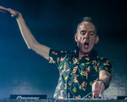 FATBOY SLIM ESTUVO A NADA DE DEJAR LA MÚSICA PARA CONVERTIRSE EN BOMBERO