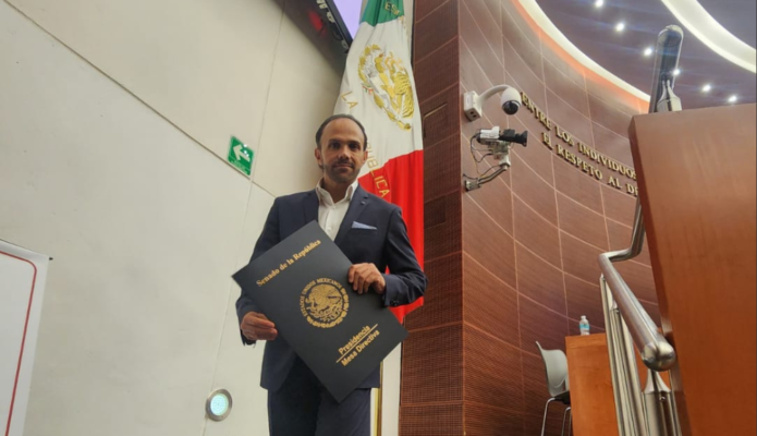 EL SENADO DE LA REPÚBLICA MEXICANA OTORGÓ UN RECONOCIMIENTO AL EXPONENTE JERRY DAVILA POR SU TRAYECTORIA MUSICAL