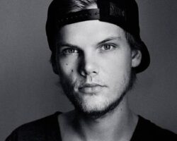 SE LLEVA A CABO CON ÉXITO LA SUBASTA DE ARTÍCULOS DE AVICII