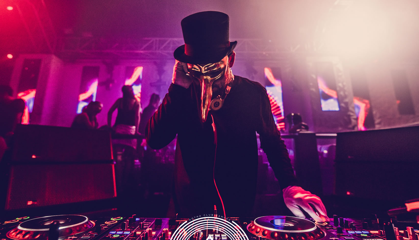 Dj adventure. Диджей дым Венецианский стиль. Claptone, Nathan Nicholson - Abyss of Love. Claptone 2021. Claptone _ Pacha on Air - Bavarian State Opera _ Munich (Germany).