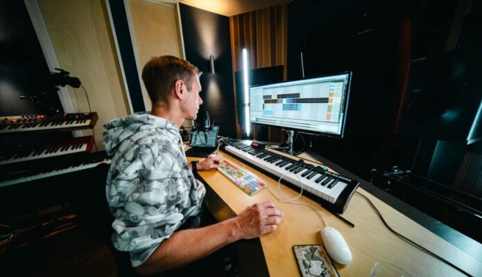 ARMIN VAN BUUREN LANZA EL DETRÁS DE CÁMARAS DE SU ESPERADO “ A STATE OF TRANCE YEAR MIX 2024”