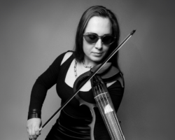NANOVIOLA: LA VIOLINISTA CLÁSICA QUE ESTÁ CONQUISTANDO LA ESCENA DEL TECHNO EN EUROPA